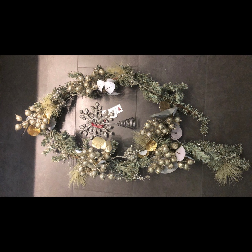 Beautiful Christmas Holiday Garland Wreath Decor